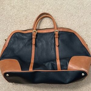 Genuine leather tote with zipper